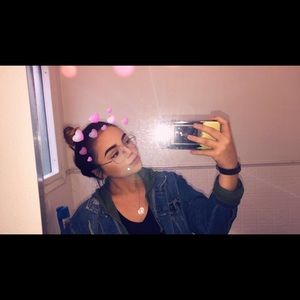 Meet your Posher, Candi